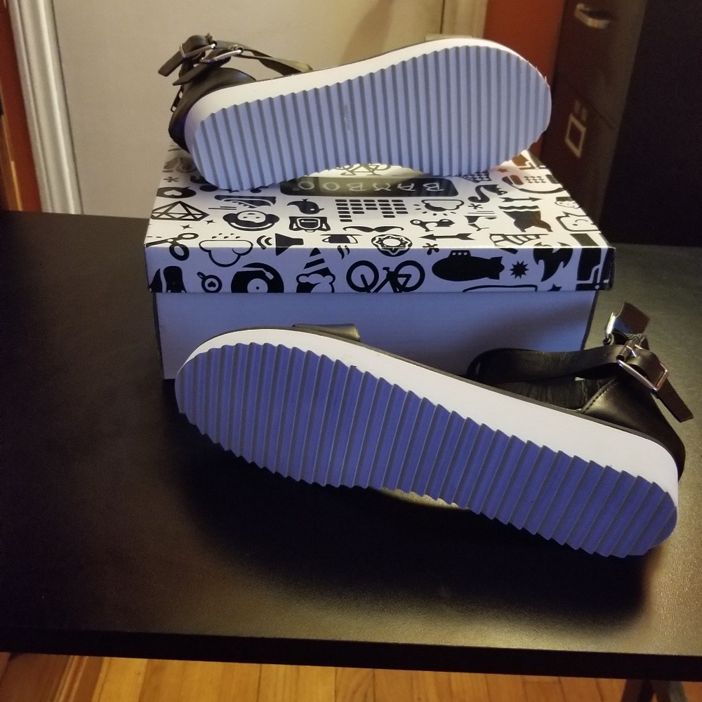 Shoe - Picture 2 of 5